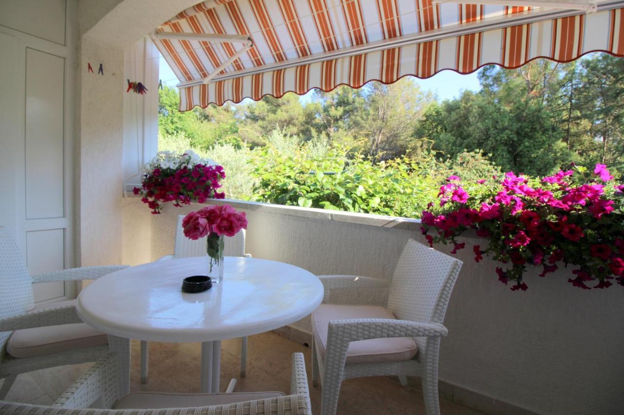 Modern Apartment Sabina With Nice Garden Porec Exterior photo
