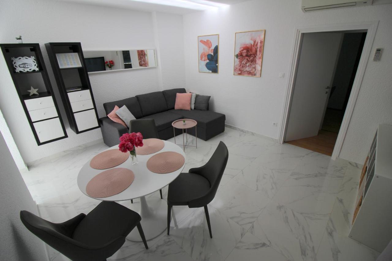 Modern Apartment Sabina With Nice Garden Porec Exterior photo